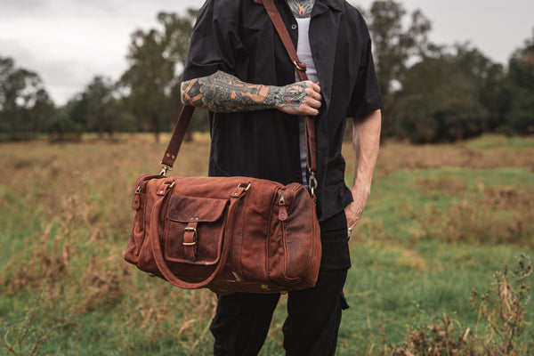 7 Best Men's Leather Duffle Bags That Will Make Your Travels A Breeze In 2022